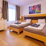 Flataid Cityapart Geidorf Aparthotel 4*